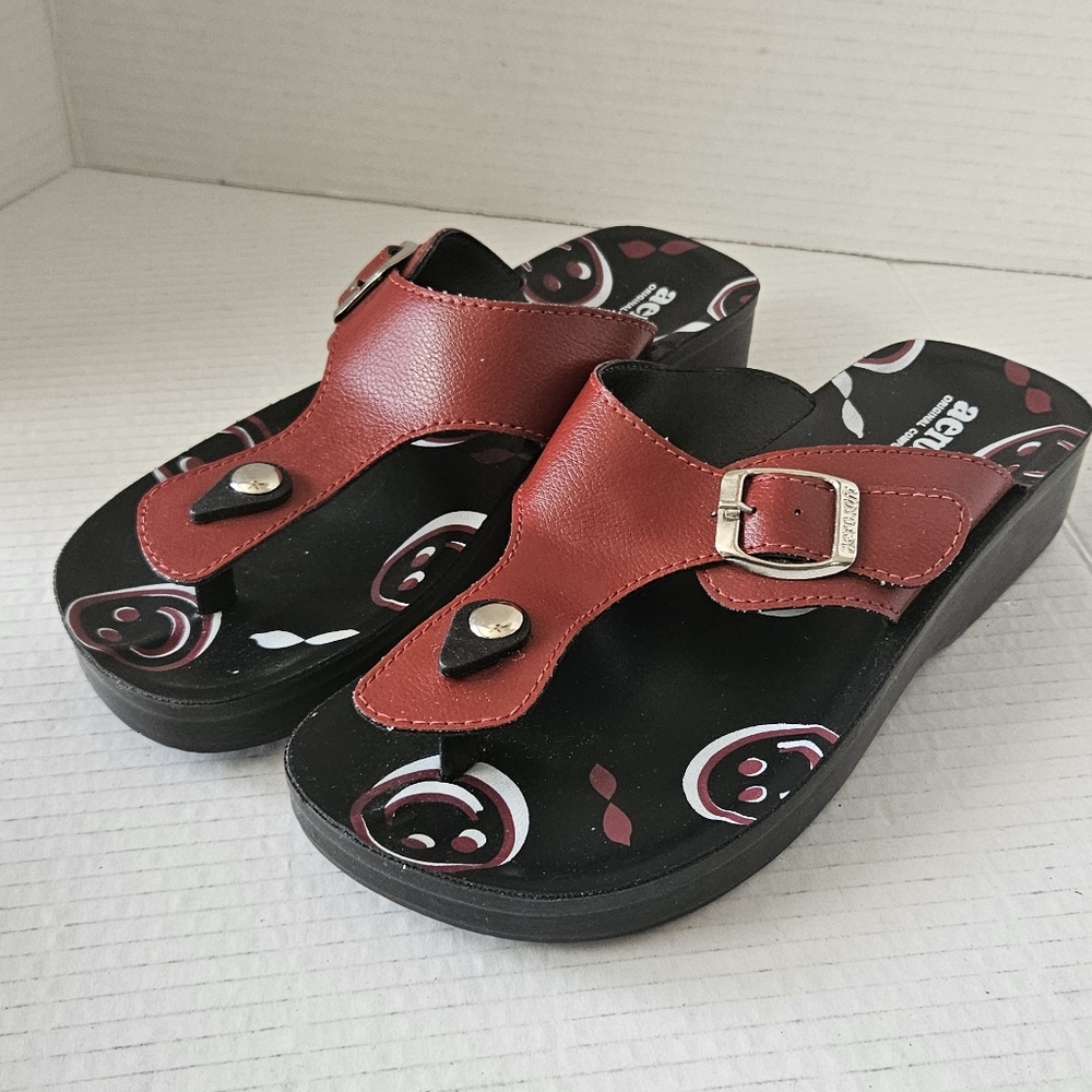 Aerosoft women's Emoji T- strap sandals size EU 38‎ US 7.5 - Picture 4 of 7